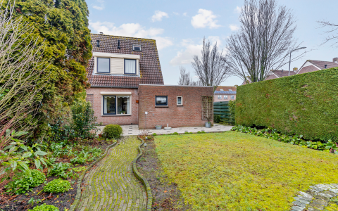 Burgemeester Bouwensestraat 54